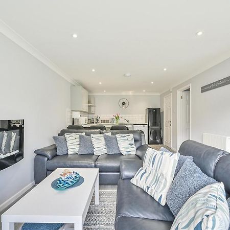 Captivating 2-Bed Villa In Millendreath Near Looe Exteriör bild
