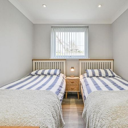 Captivating 2-Bed Villa In Millendreath Near Looe Exteriör bild