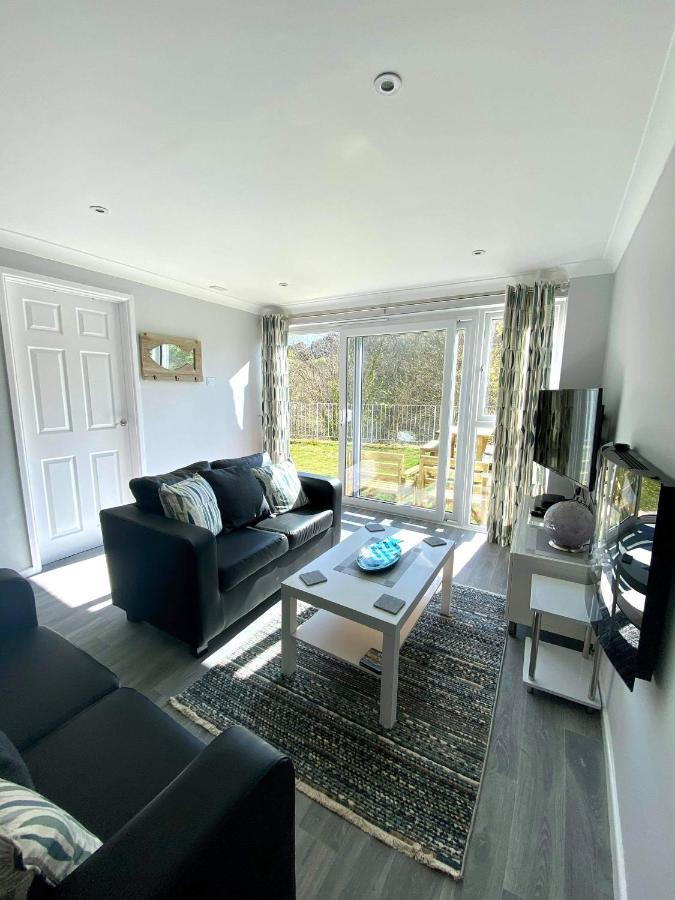 Captivating 2-Bed Villa In Millendreath Near Looe Exteriör bild