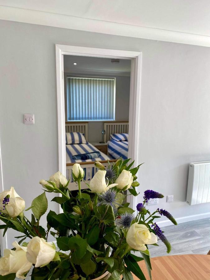 Captivating 2-Bed Villa In Millendreath Near Looe Exteriör bild