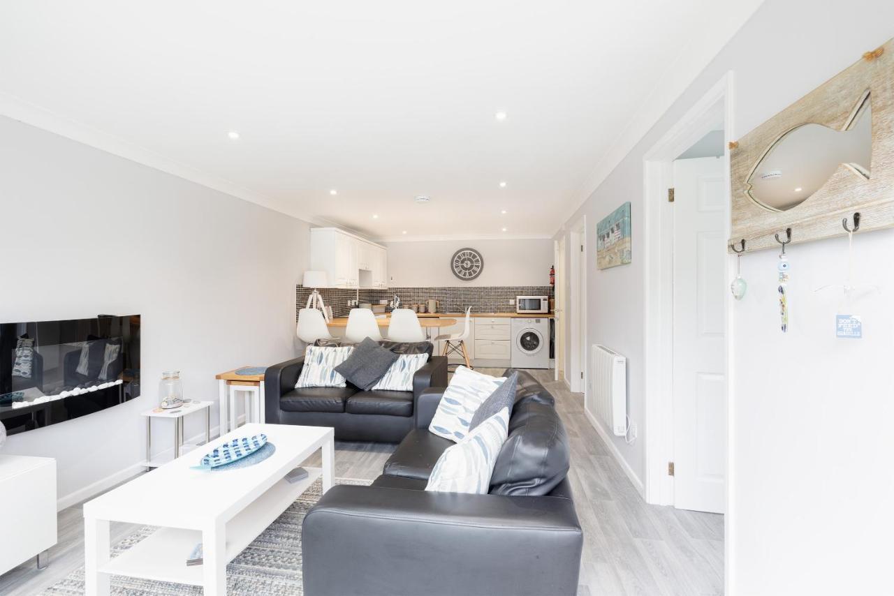 Captivating 2-Bed Villa In Millendreath Near Looe Exteriör bild
