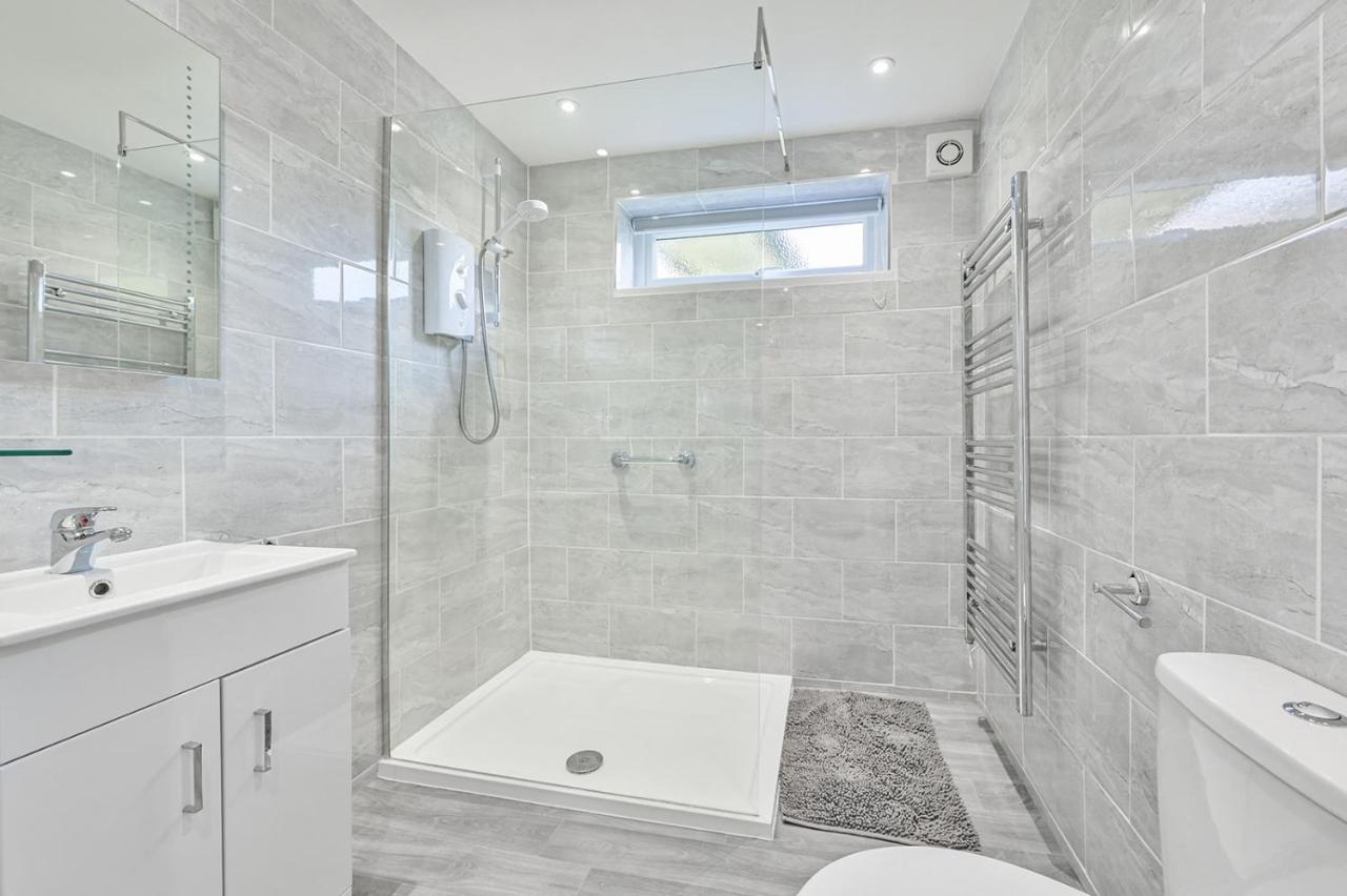Captivating 2-Bed Villa In Millendreath Near Looe Exteriör bild
